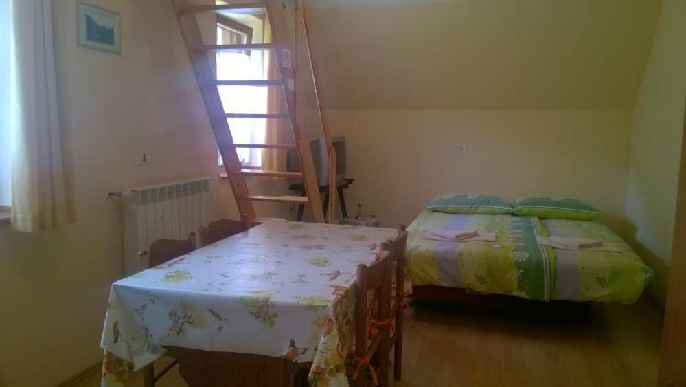 Pretner, Lepena Apartment Soca